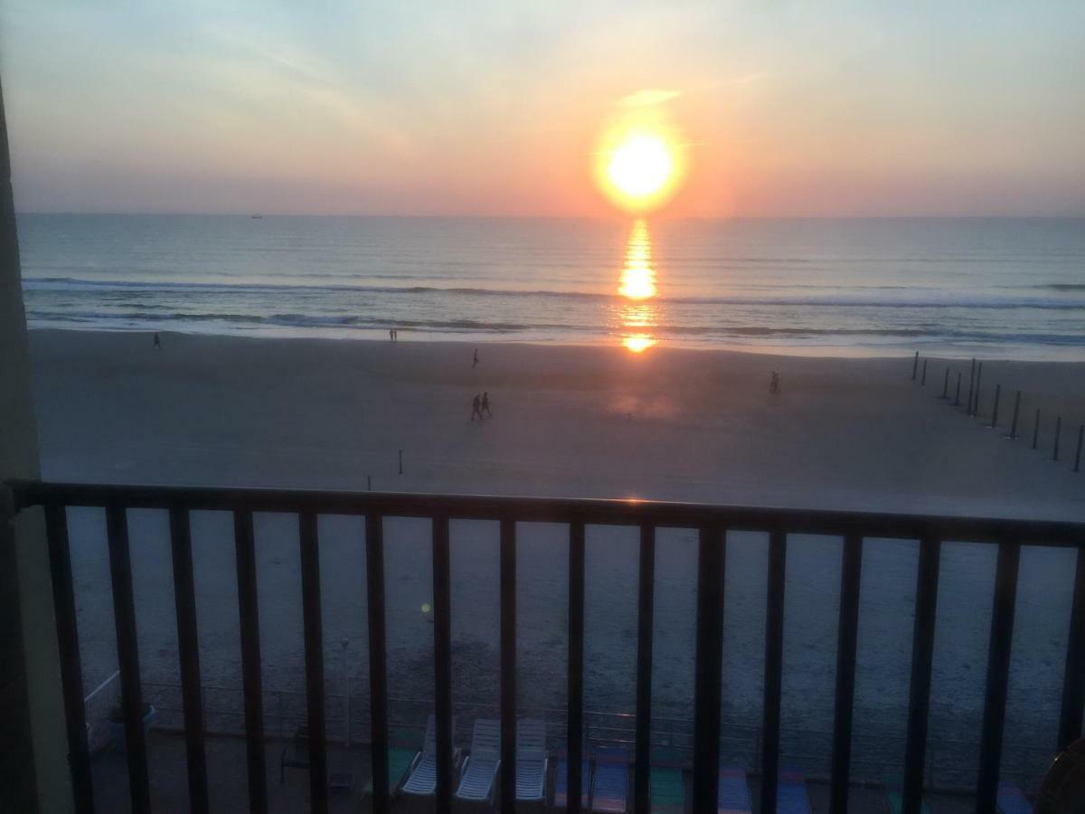 Appartement Ocean Breeze - Direct Ocean Front-Pool Is Open à Daytona Beach Extérieur photo